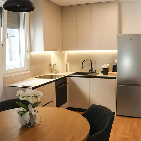 Appartamento Modern Escape With Garage