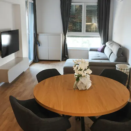 Modern Escape With Garage Appartement