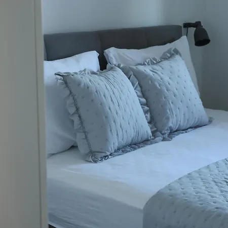 Modern Escape With Garage Appartement