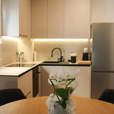 Modern Escape With Garage * Split