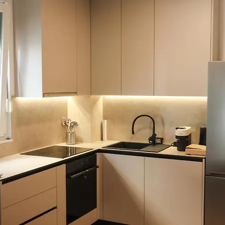 Modern Escape With Garage Appartement